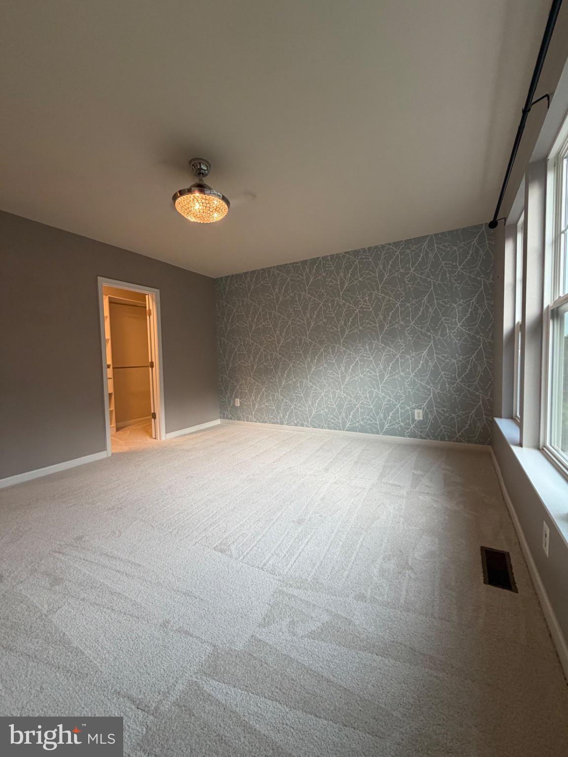 25333 Wakestone Terrace Chantilly, VA 20152 - Photo 75 of 109 Spacious room with modern elegance.