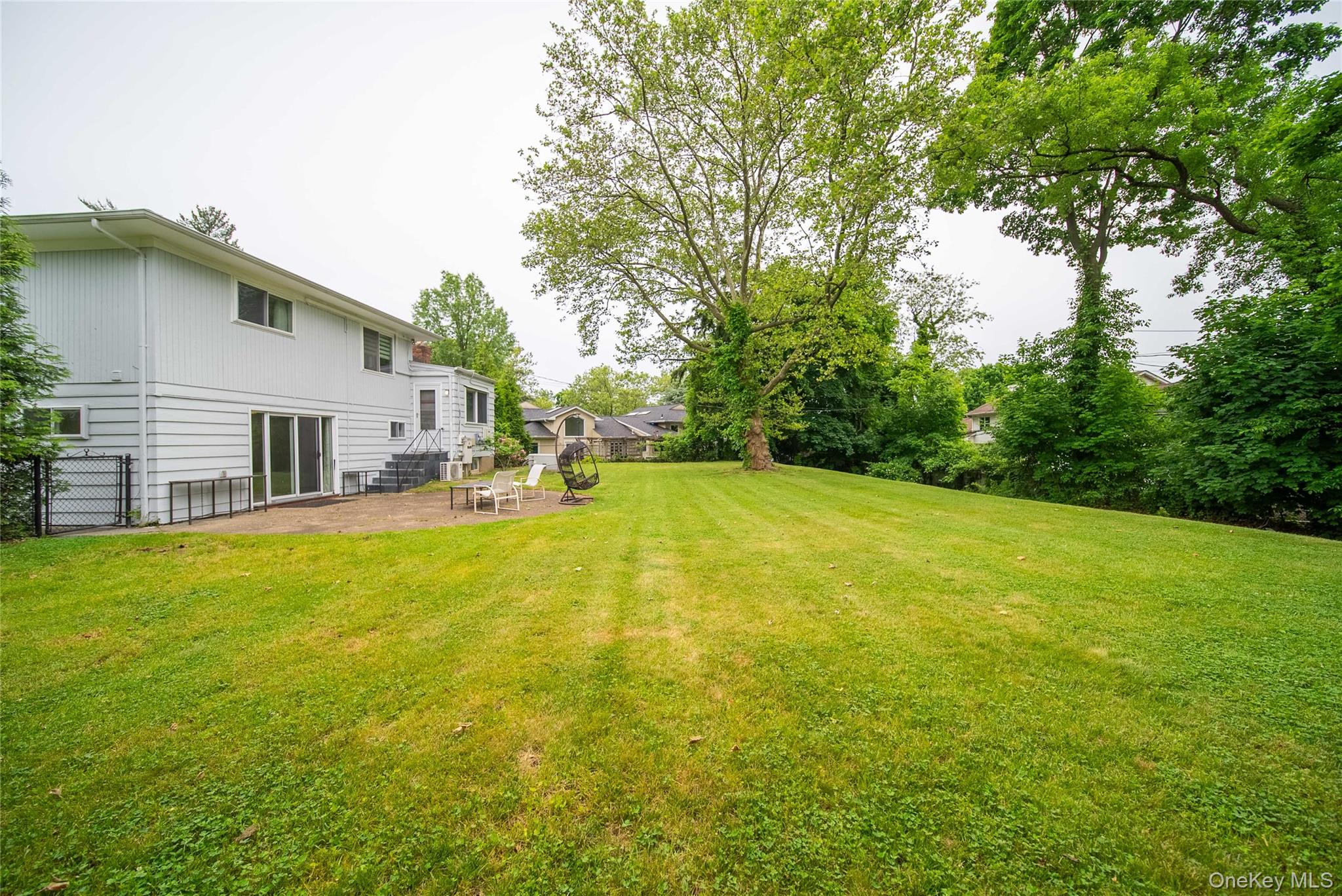 1 Horizon Road Great Neck, NY 11020 - Photo 19 of 21