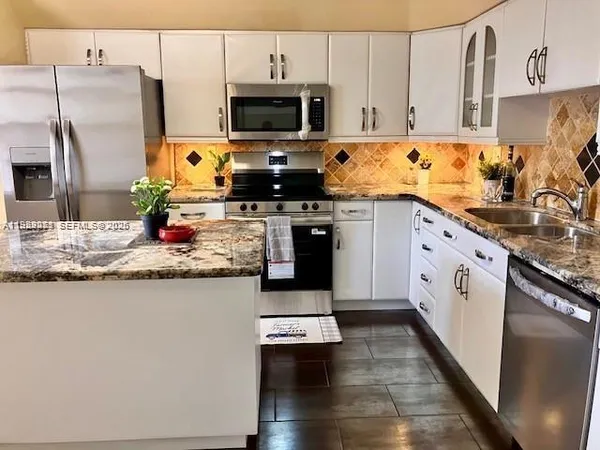 $2,500 | 3910 Inverrary Boulevard, Unit 304B, Lauderhill, FL 33319