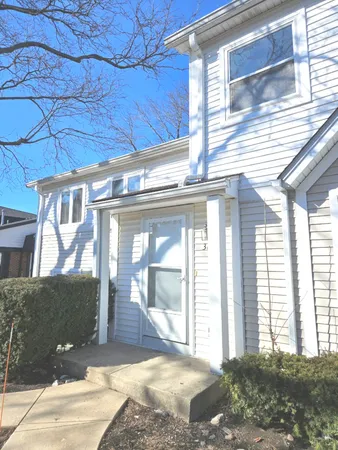$2,600 | 360 Inverrary Lane, Deerfield, IL 60015