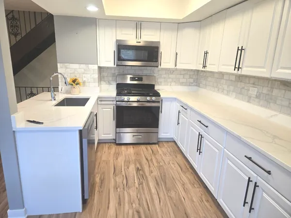 $2,600 | 360 Inverrary Lane, Deerfield, IL 60015