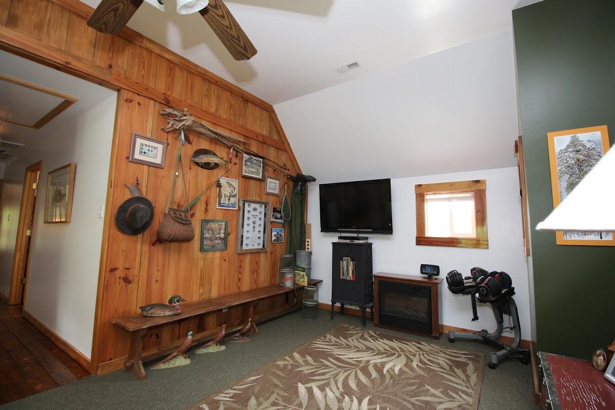 2185 Loops Road Rainelle, WV 25962 - Photo 86 of 109 a bedroom with workspace and a window