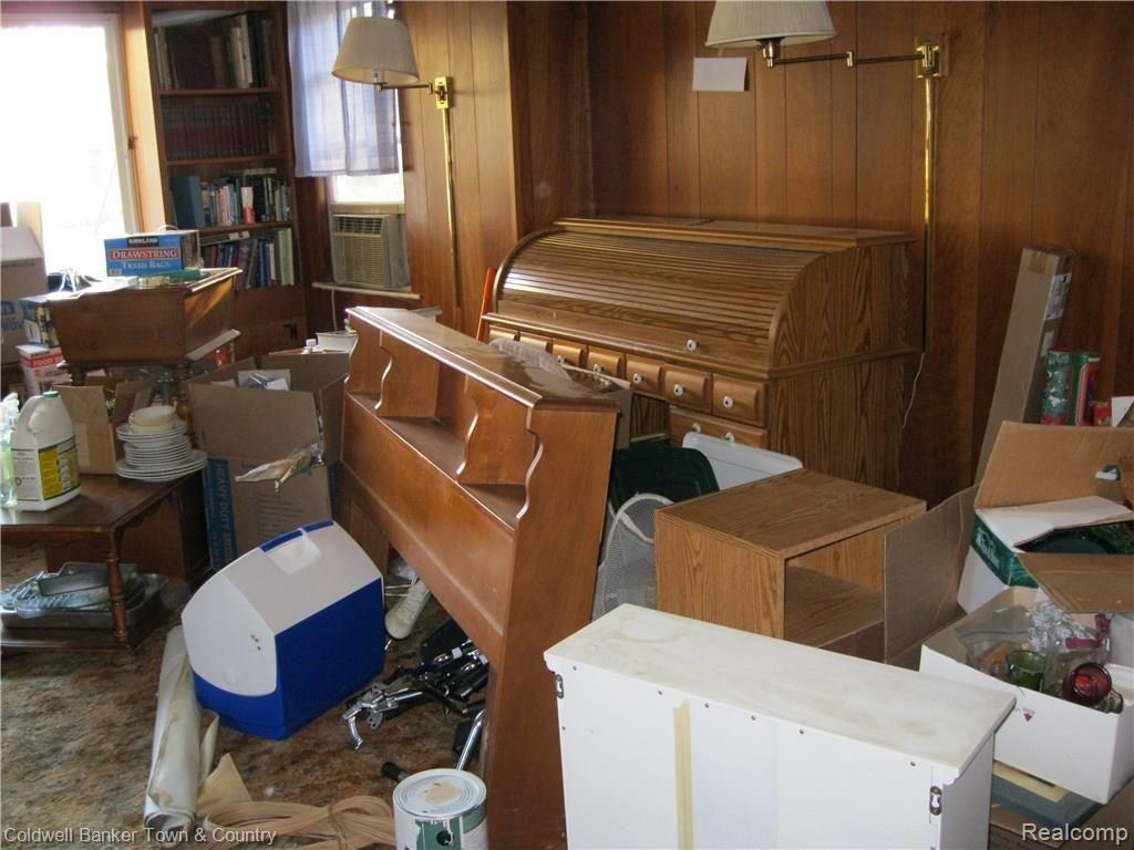 182 Oriole Road Commerce Township, MI 48382 - Photo 8 of 12 LIVING ROOM.JPG