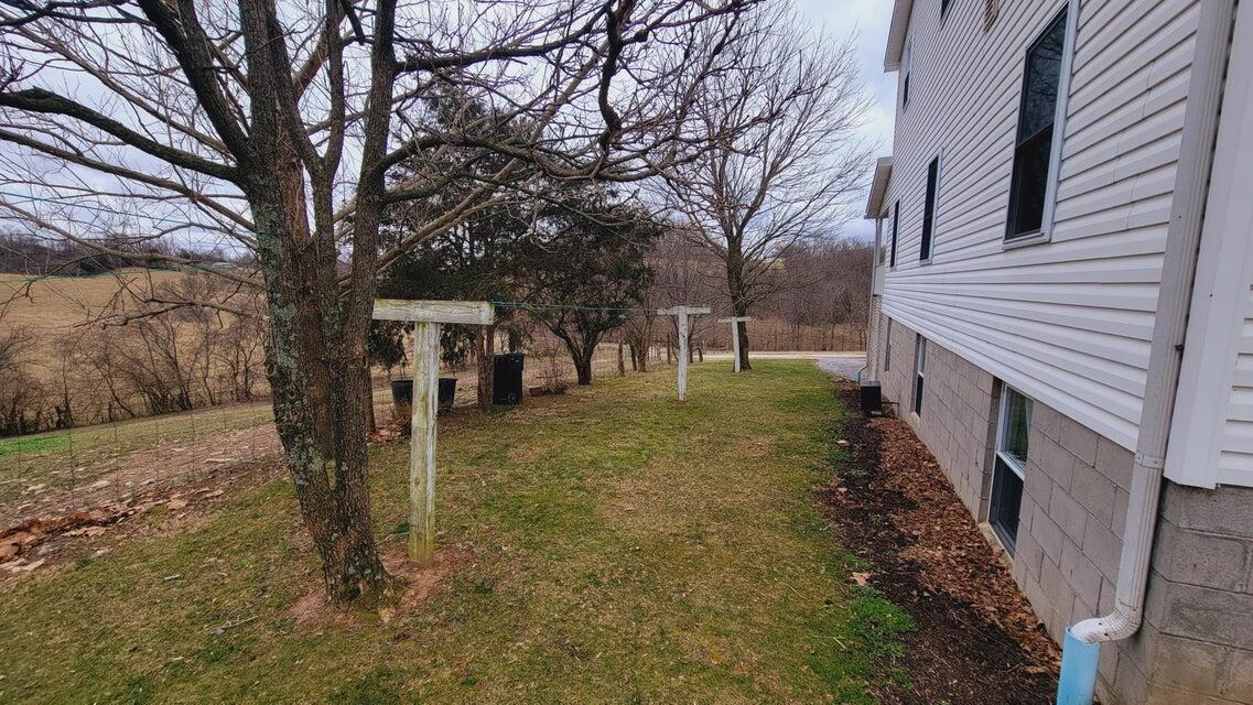 572 Butler Branch Road Flemingsburg, KY 41041 - Photo 3 of 34 Clothes Line