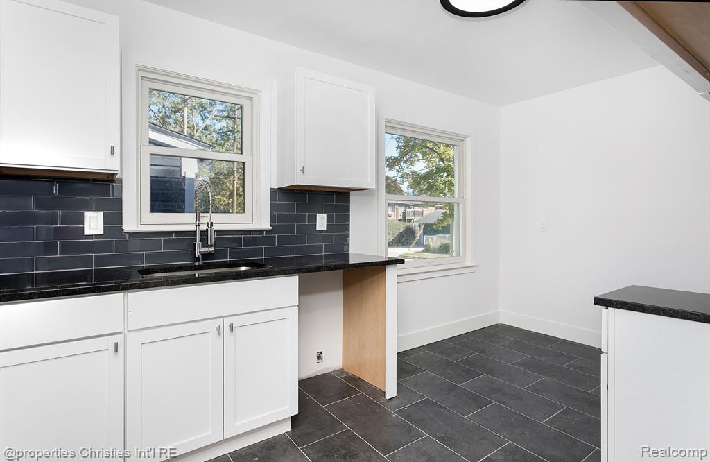 3802 Durham Road Royal Oak, MI 48073 - Photo 7 of 30