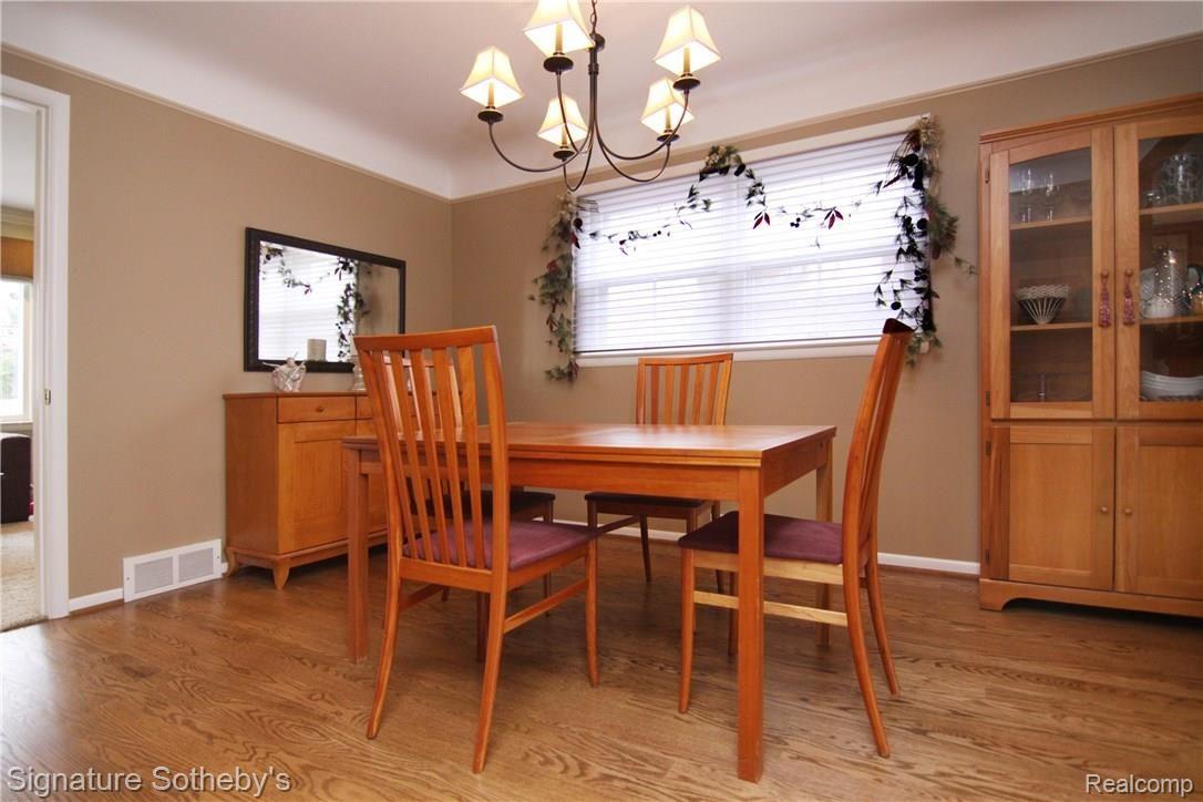 3860 Cumberland Road Berkley, MI 48072 - Photo 11 of 47 11 IMG_9072-r.jpg