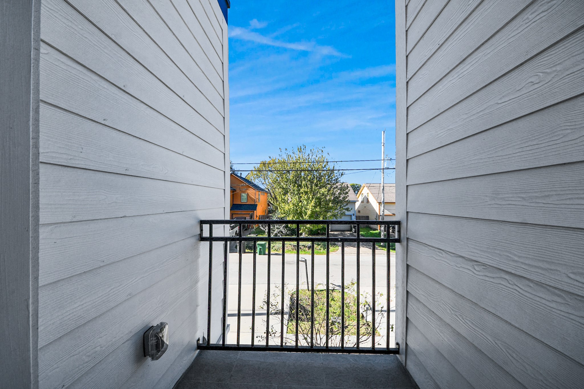 4806 Cochran Street Houston, TX 77009 - Photo 22 of 43 a view of a balcony