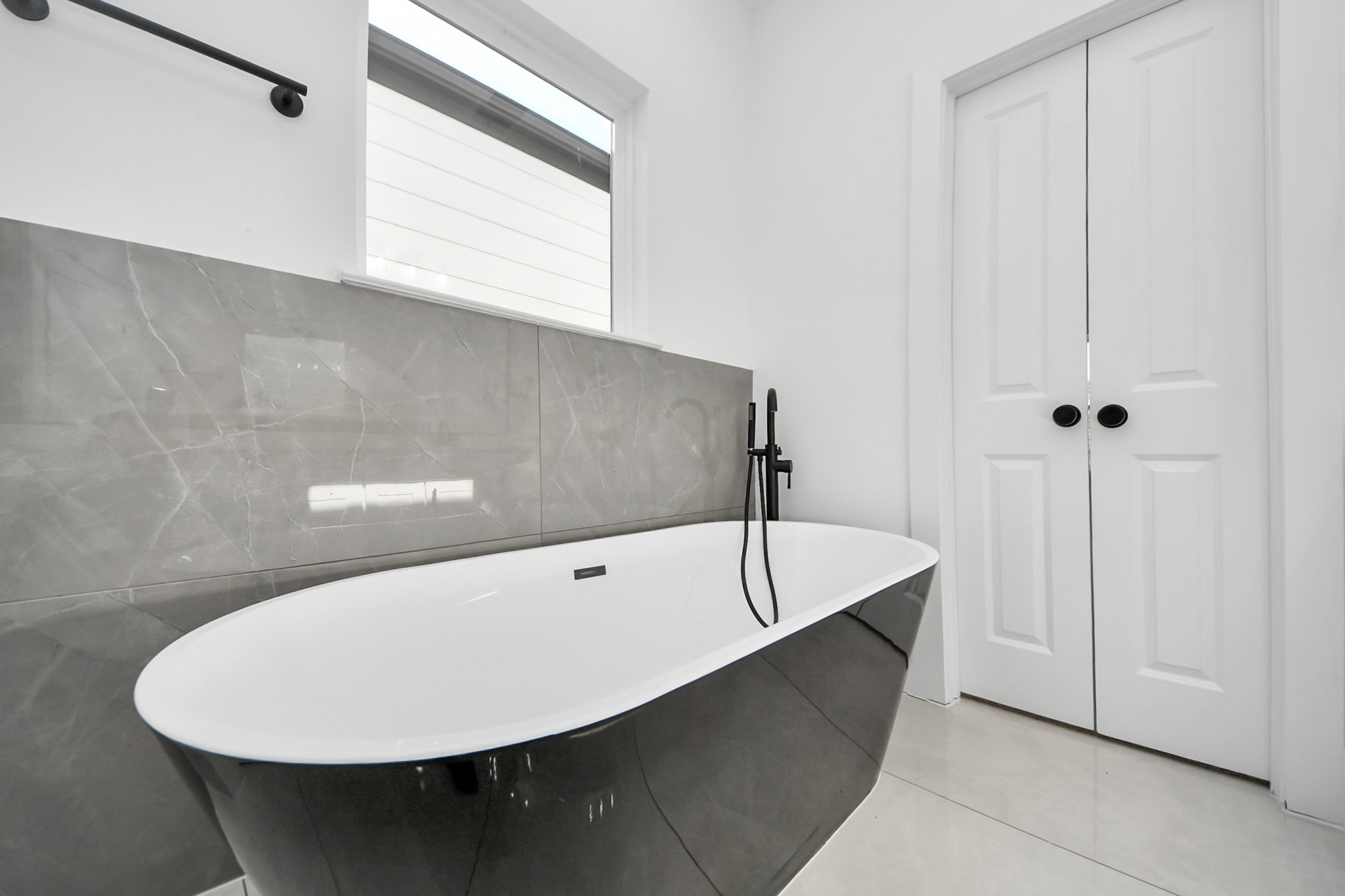 4806 Cochran Street Houston, TX 77009 - Photo 30 of 43 a bathroom with a bathtub and a window