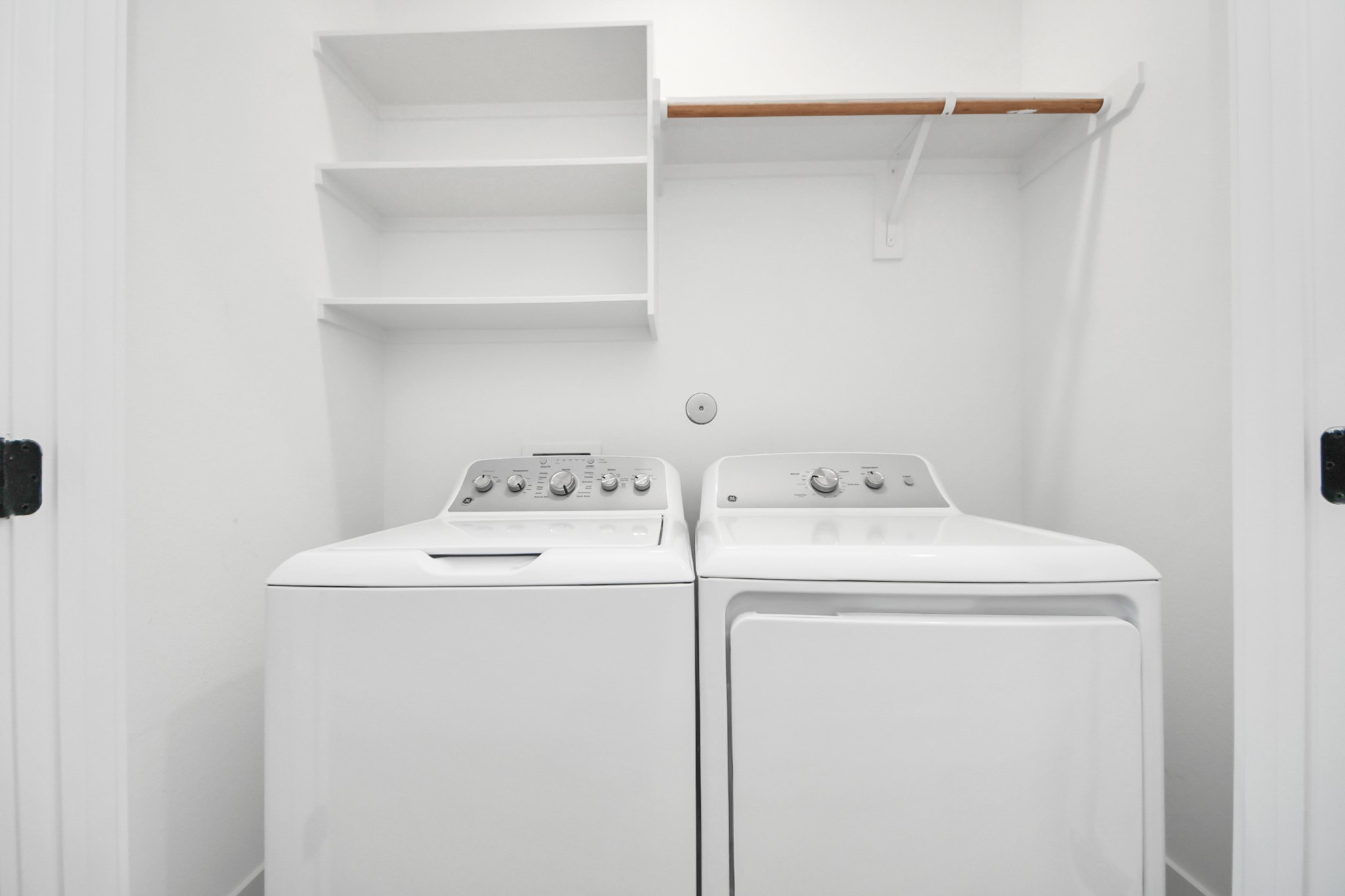 4806 Cochran Street Houston, TX 77009 - Photo 34 of 43 a utility room with dryer and washer