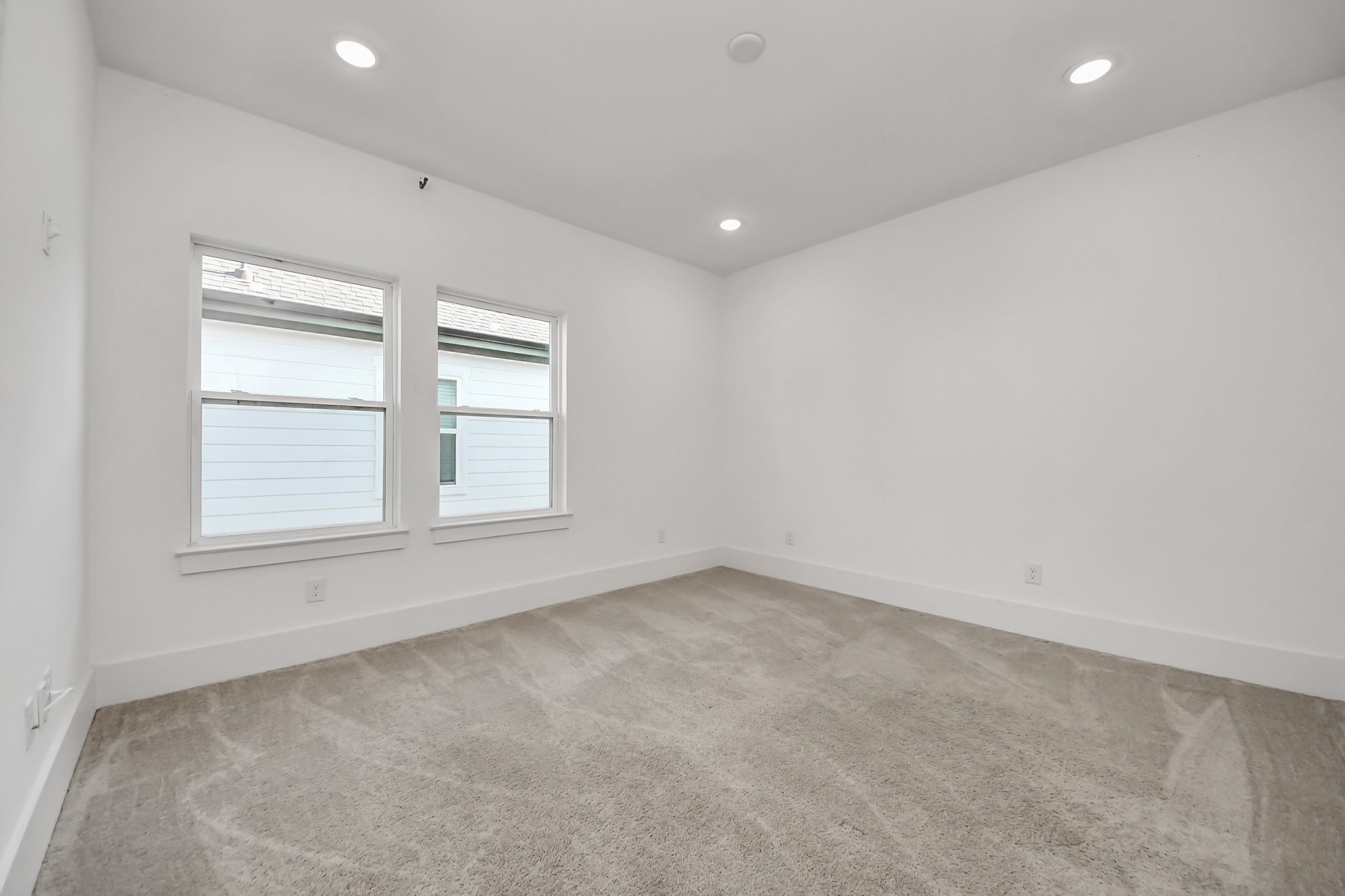 4806 Cochran Street Houston, TX 77009 - Photo 35 of 43 an empty room with a window