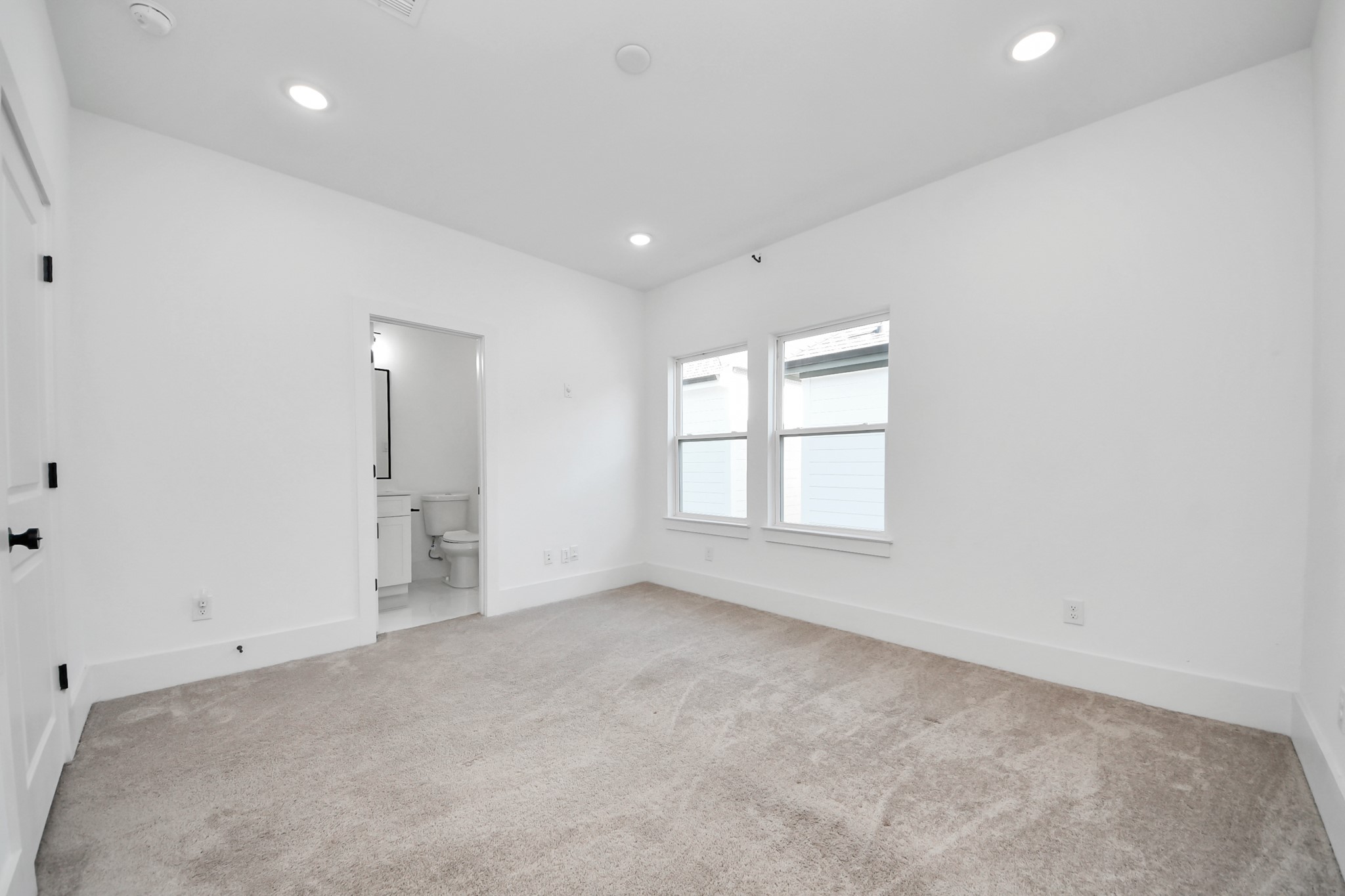 4806 Cochran Street Houston, TX 77009 - Photo 36 of 43 an empty room with a empty space and windows