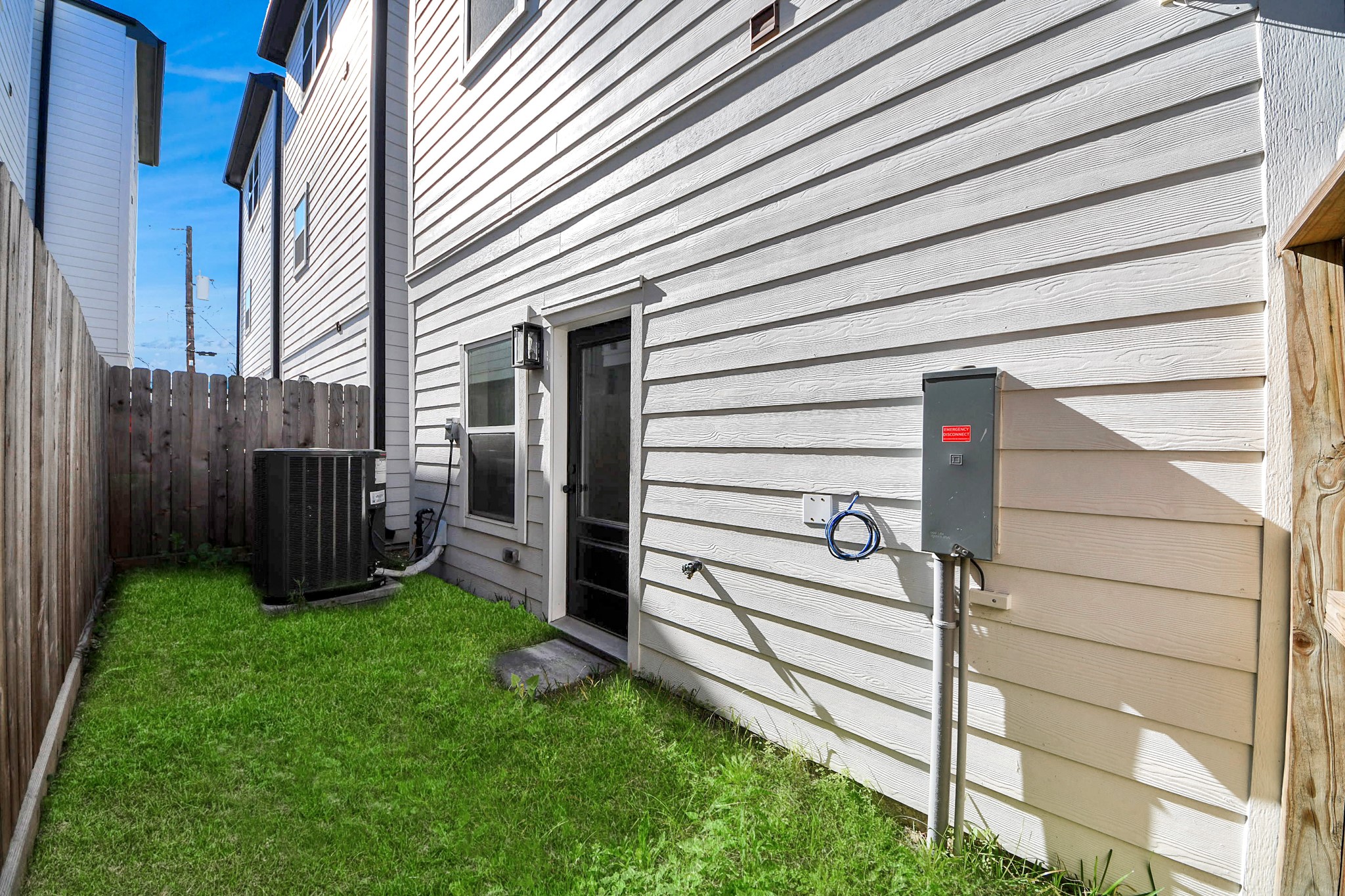 4806 Cochran Street Houston, TX 77009 - Photo 38 of 43 a view of a back yard of the house
