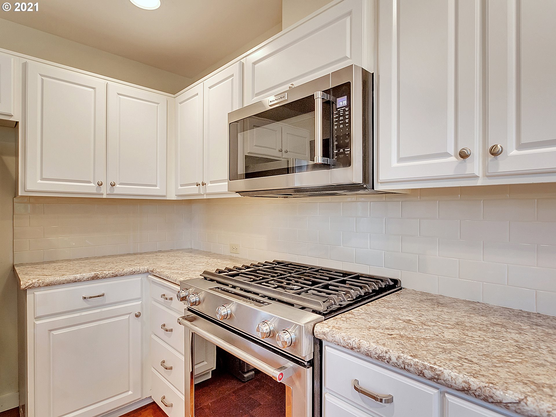 23950 Southwest Newland Road Wilsonville, OR 97070 - Photo 8 of 32 Gallery Image 8