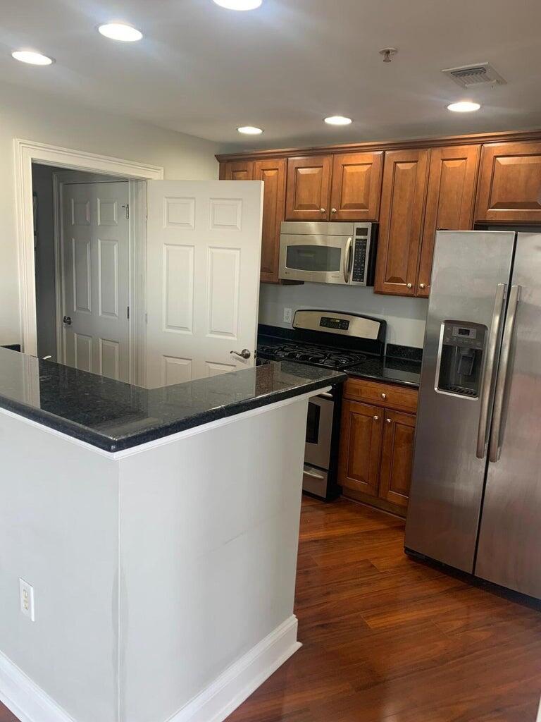 498 Albemarle Road, Unit 409 Charleston, SC 29407 - Photo 18 of 22 Alb kitchen 2