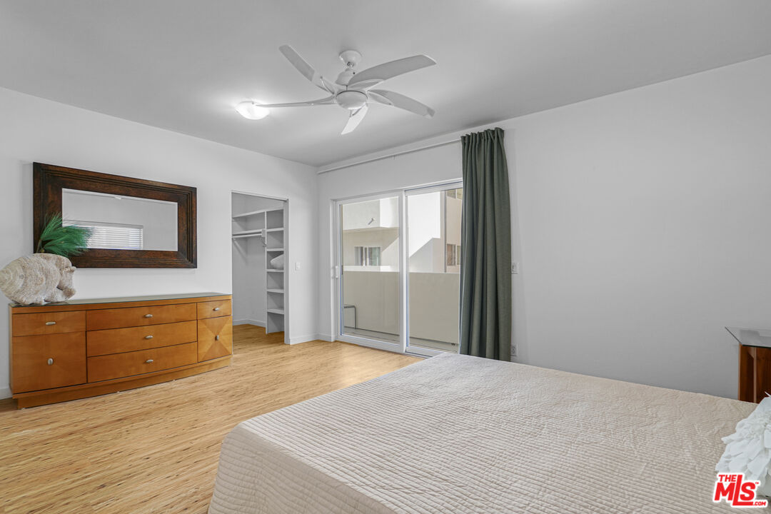 120 Fleet Street, Unit B Marina del Rey, CA 90292 - Photo 29 of 32 a bedroom with a bed and a flat screen tv