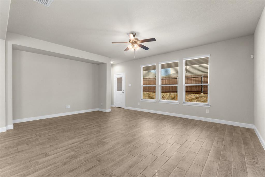 1045 Kirkham Way Fort Worth, TX 76247 - Photo 12 of 36