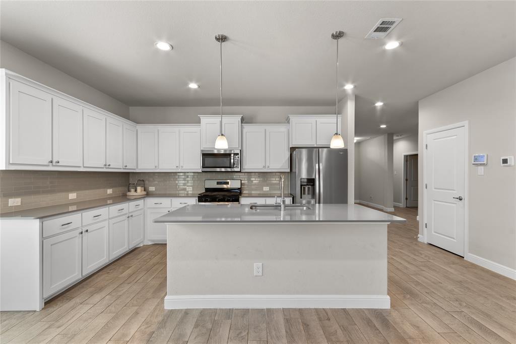 1045 Kirkham Way Fort Worth, TX 76247 - Photo 6 of 36 Eat in Island