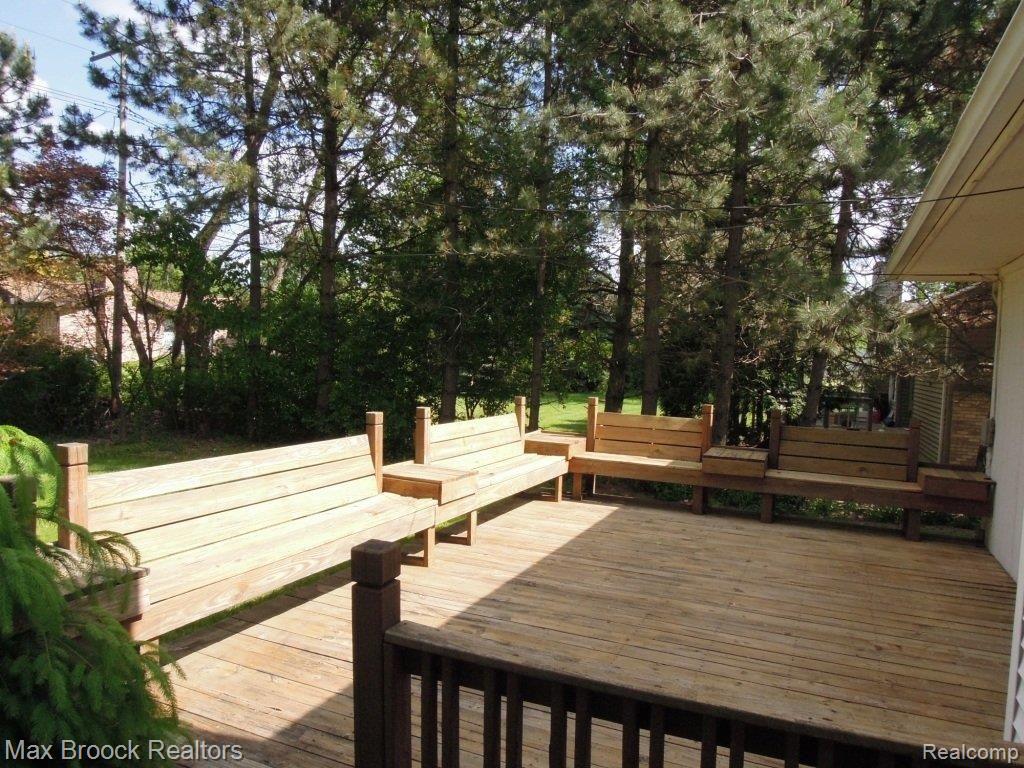 2593 Pine Ridge Road West Bloomfield, MI 48324 - Photo 6 of 21 Large Deck