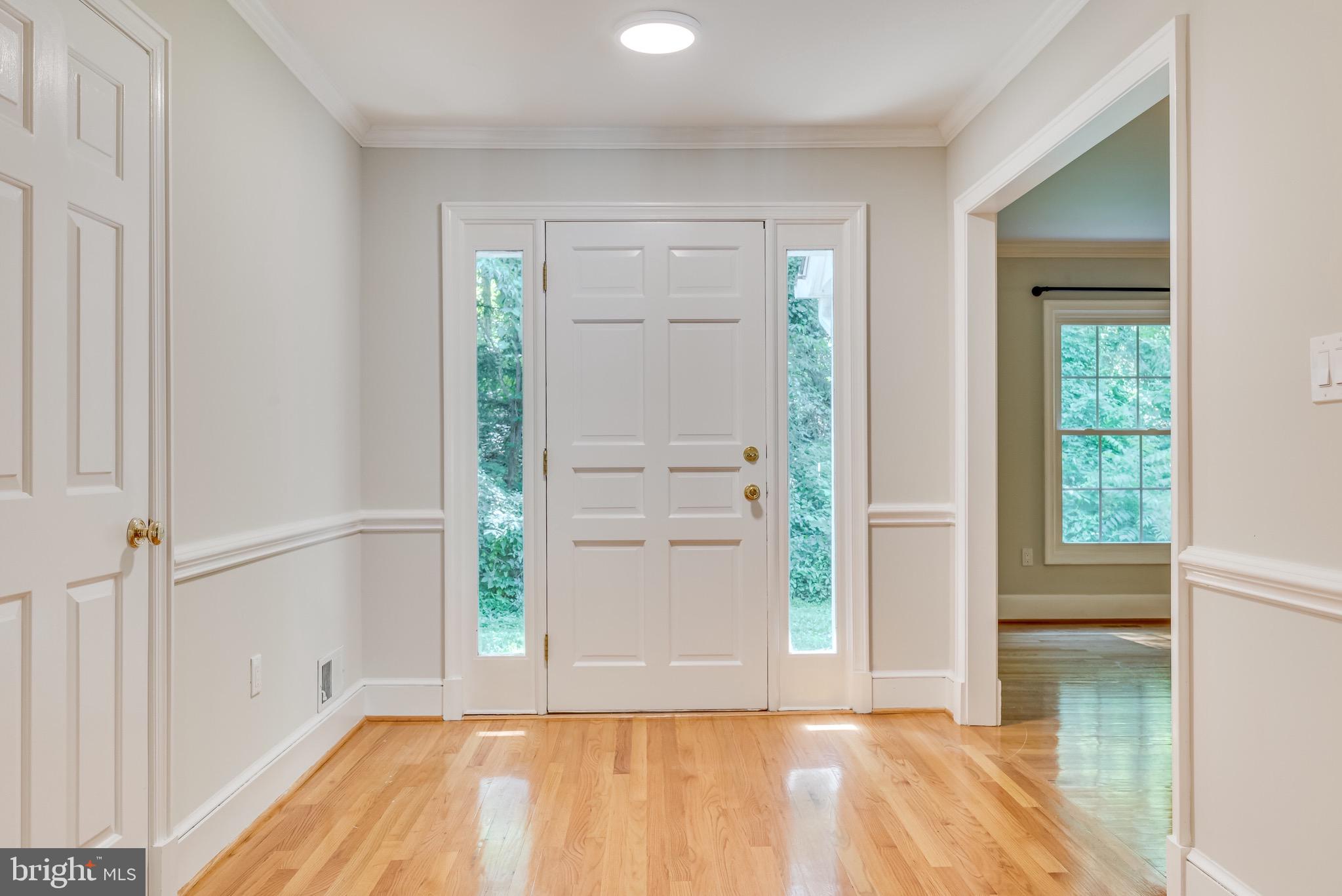 16332 Hampton Road Hamilton, VA 20158 - Photo 22 of 86 Foyer separates main living from 4 of the bedrooms