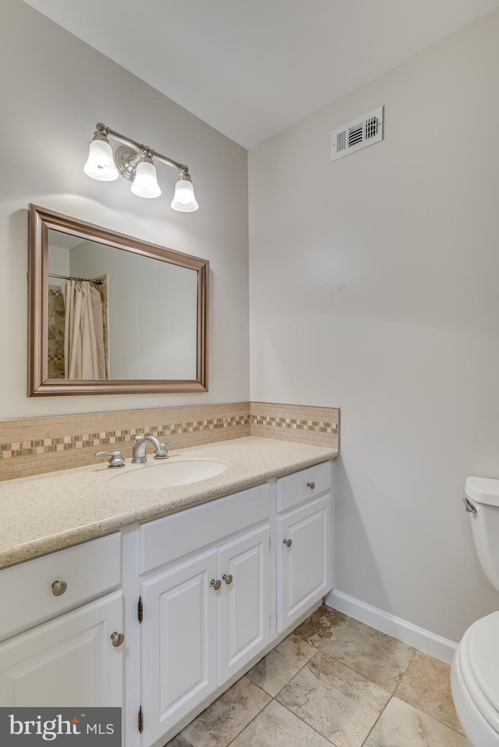 16332 Hampton Road Hamilton, VA 20158 - Photo 50 of 86 Ea of the main floor baths services 2 br s