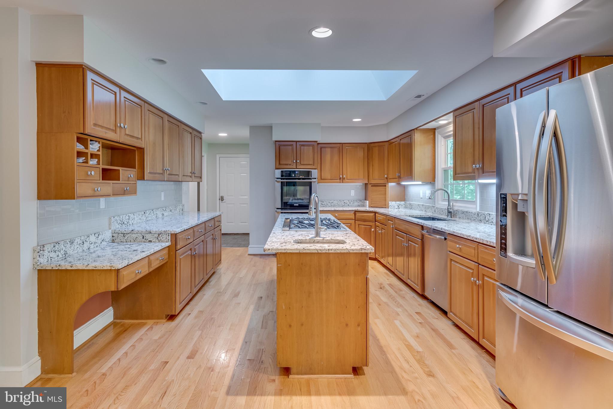 16332 Hampton Road Hamilton, VA 20158 - Photo 8 of 86 Updated kitchen w granite and SS appliances