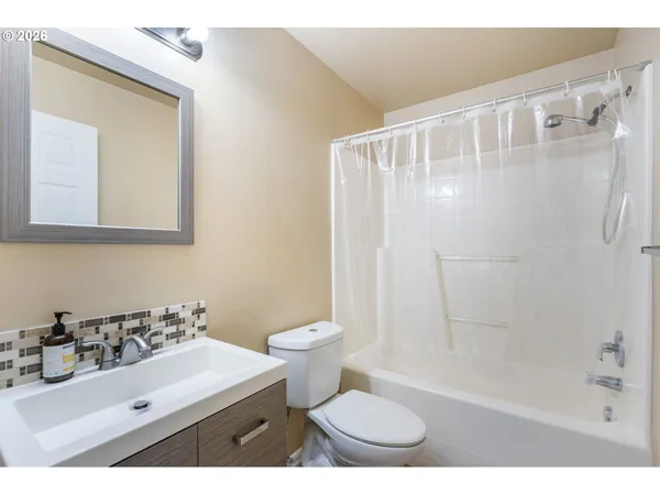 $335,000 | 6014 Northeast 33rd Circle, Vancouver, WA 98661