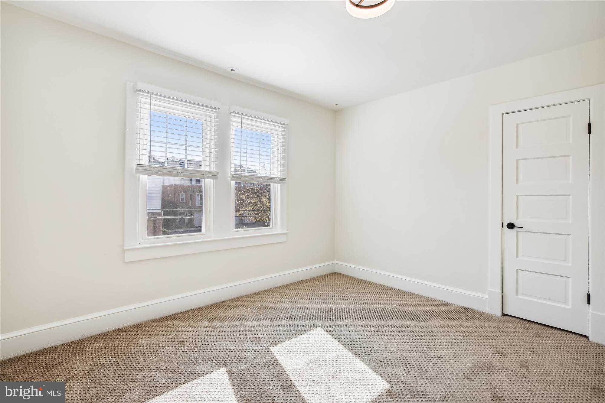 3107 9th Road North Arlington, VA 22201 - Photo 29 of 34 an empty room with a window