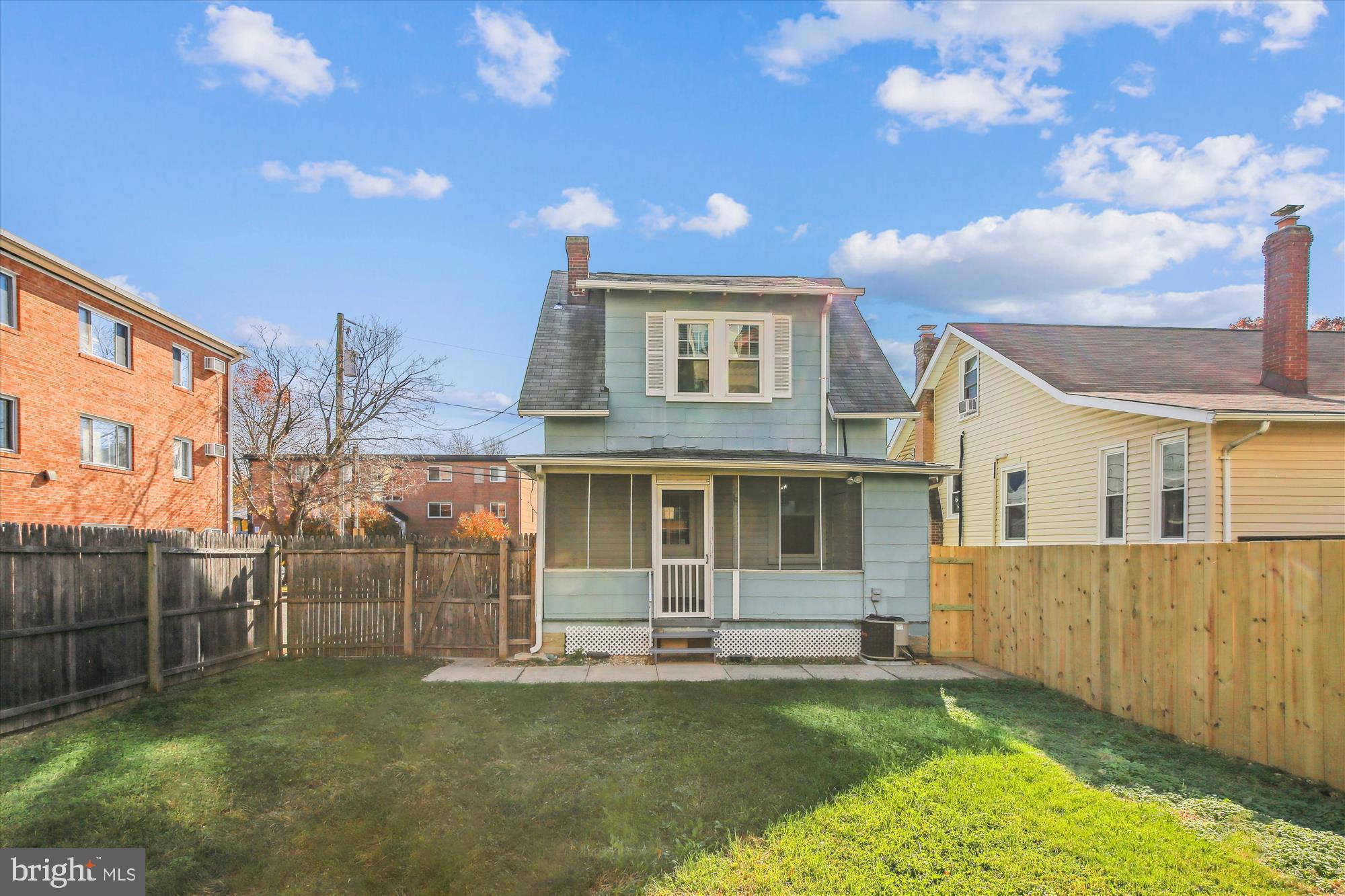 3107 9th Road North Arlington, VA 22201 - Photo 6 of 34 a view of a house with a backyard