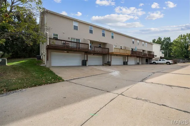 $235,000 | 46 Meadow Run Court, Unit 5, St. Charles, MO 63303