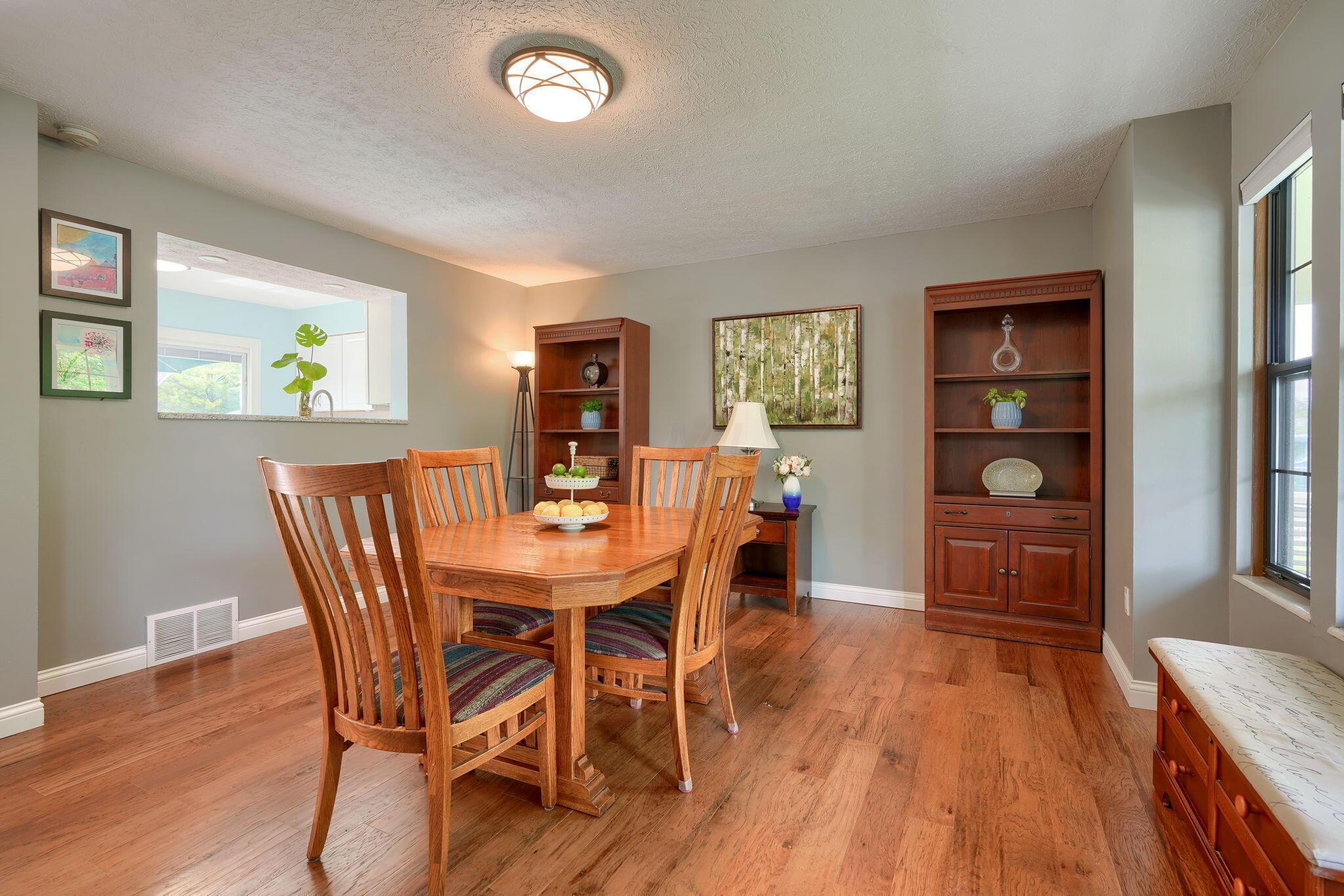 5389 Spring Hill Road Grove City, OH 43123 - Photo 8 of 40 Living Room/Dining Room