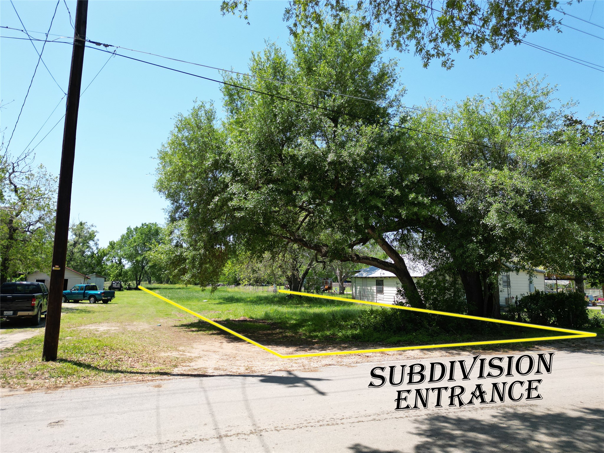 Tbd Blanco Avenue Luling, TX 78648 - Photo 2 of 10 a view of a street with a park