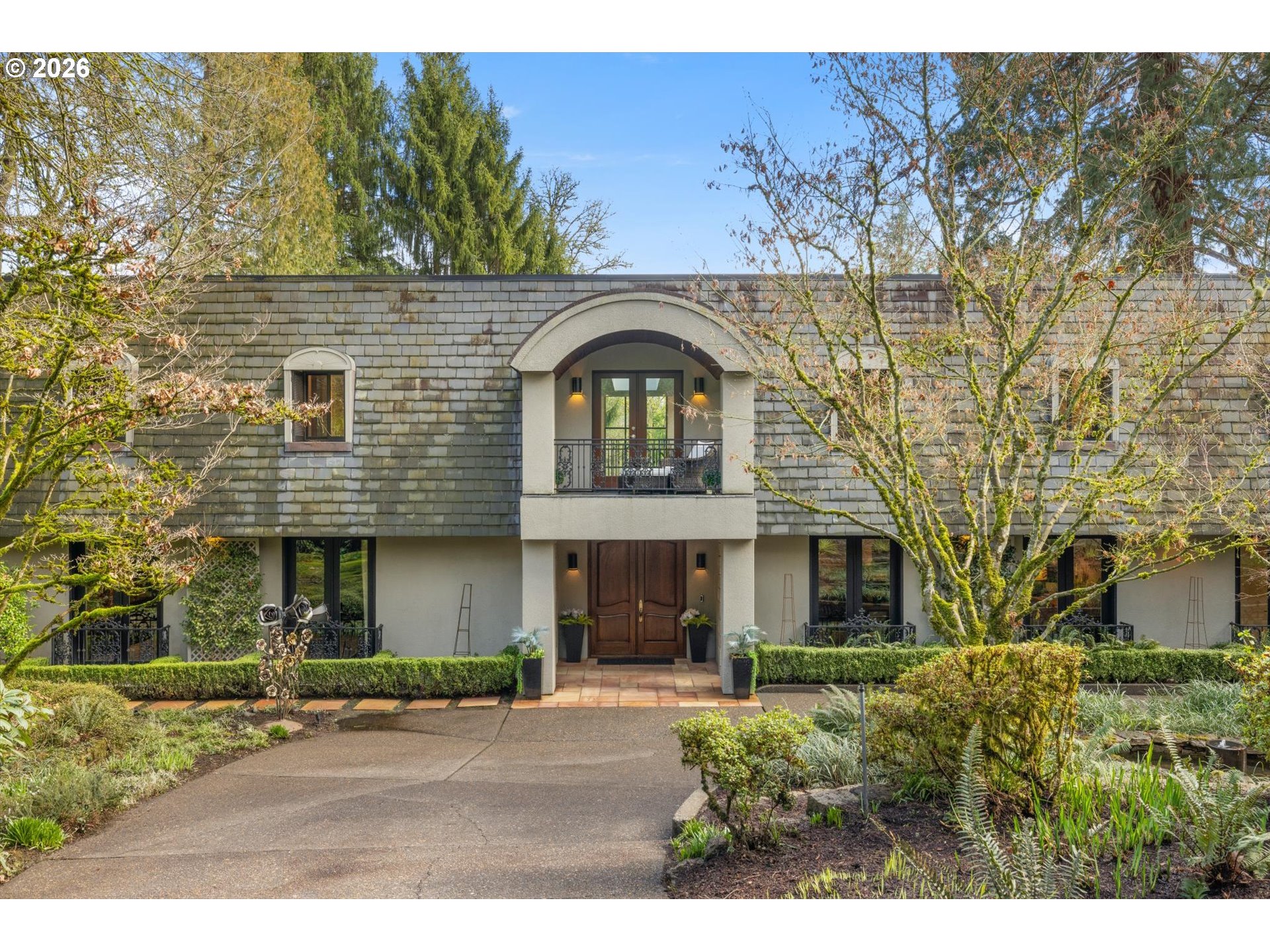 1616 South Greenwood Road Portland, OR 97219 - Photo 1 of 48 a front view of a house with a garden