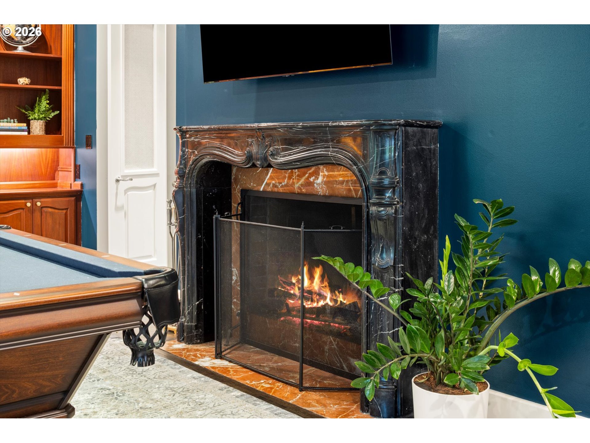 1616 South Greenwood Road Portland, OR 97219 - Photo 14 of 48 a living room with furniture and a potted plant