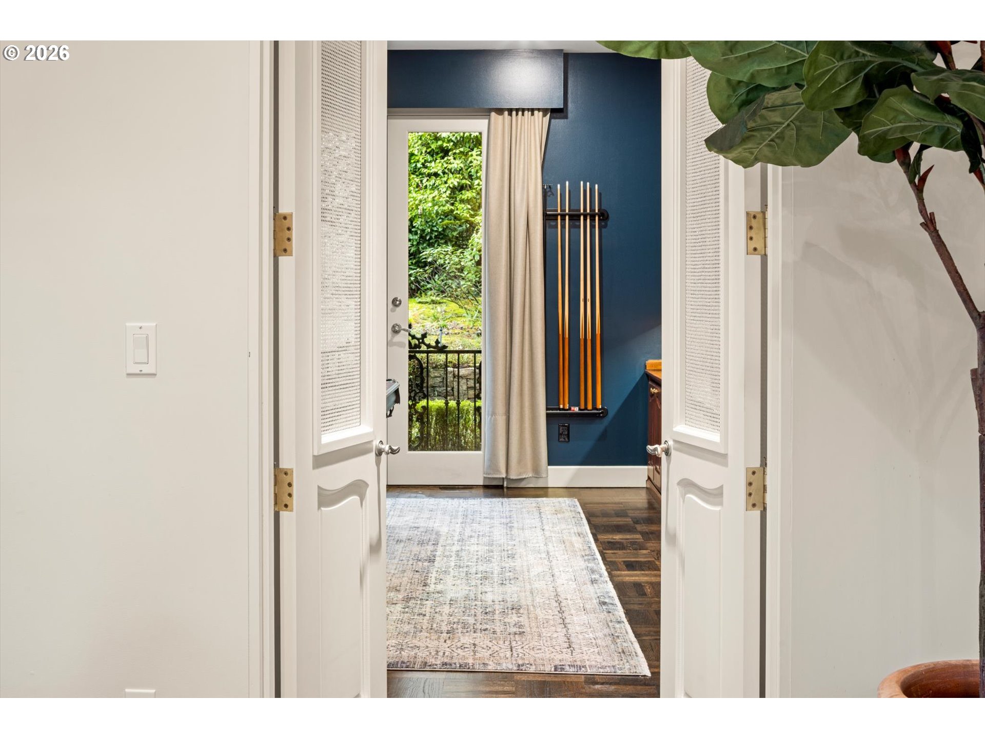 1616 South Greenwood Road Portland, OR 97219 - Photo 18 of 48 a view of a hallway with wooden floor and a dining room