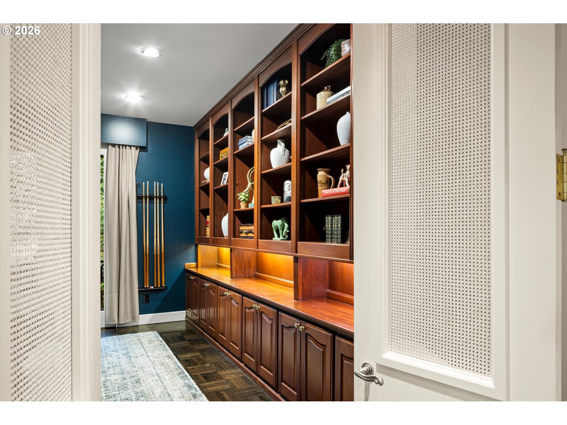 1616 South Greenwood Road Portland, OR 97219 - Photo 19 of 48 a view of hallway with wooden floor