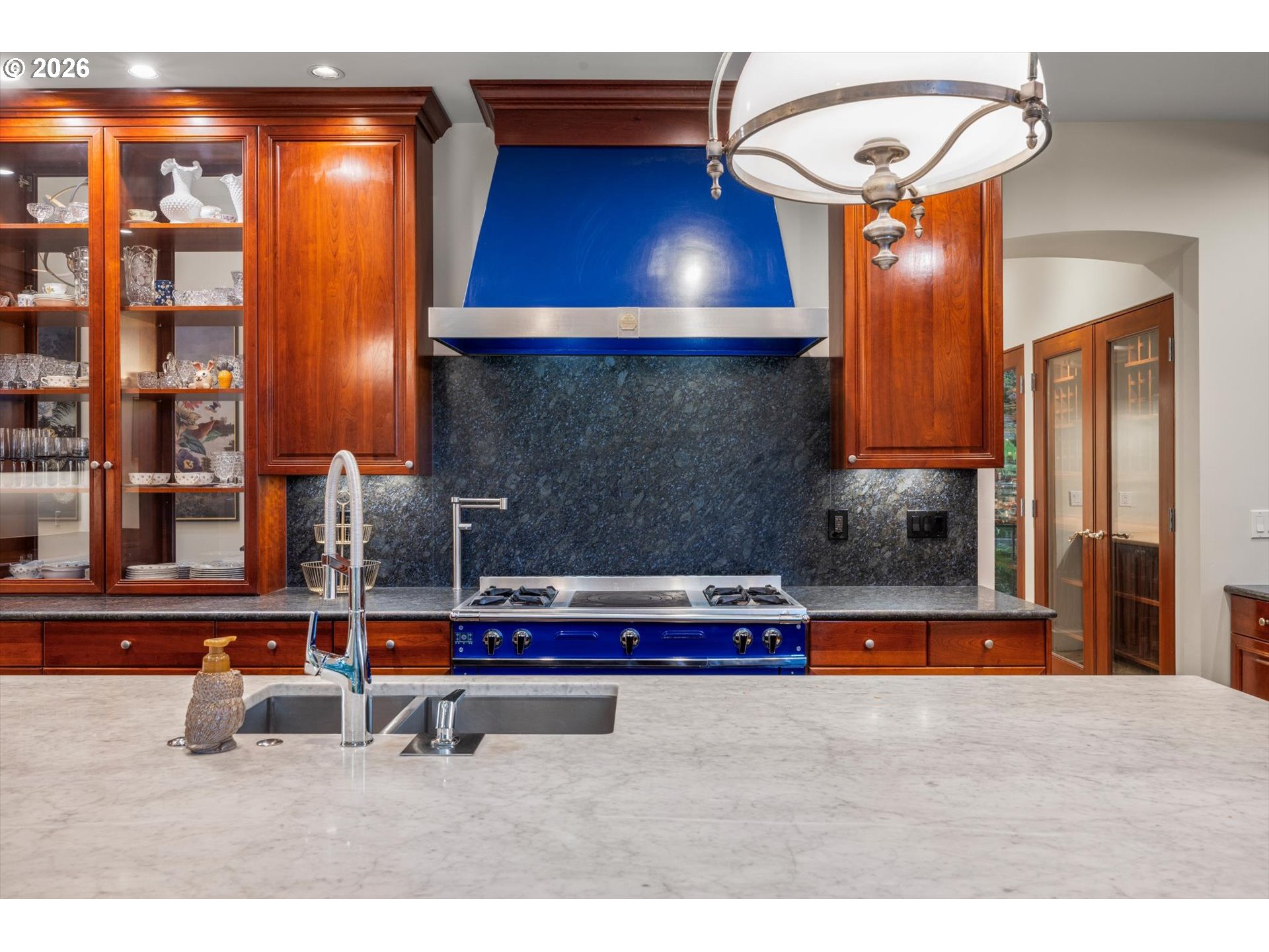 1616 South Greenwood Road Portland, OR 97219 - Photo 24 of 48 a room with gym equipment