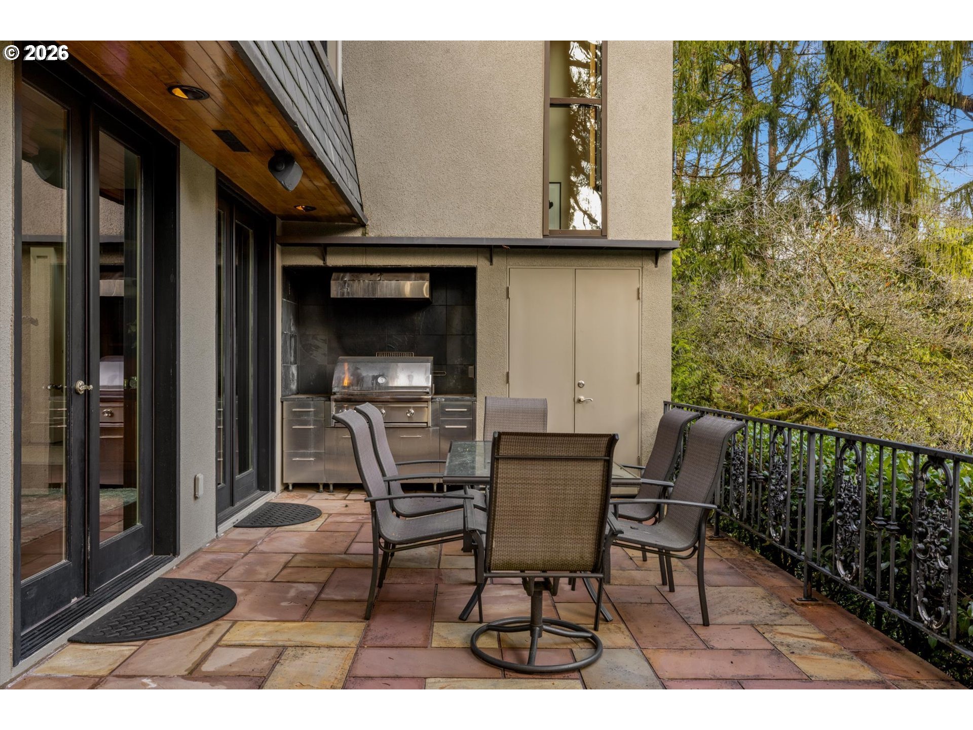 1616 South Greenwood Road Portland, OR 97219 - Photo 47 of 48 a view of outdoor space