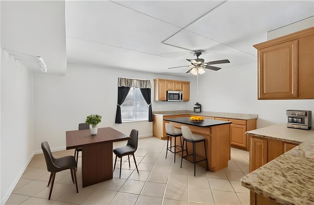 2120 Greentree Road, Unit 610E Pittsburgh, PA 15220 - Photo 2 of 23 a table and chairs in a room