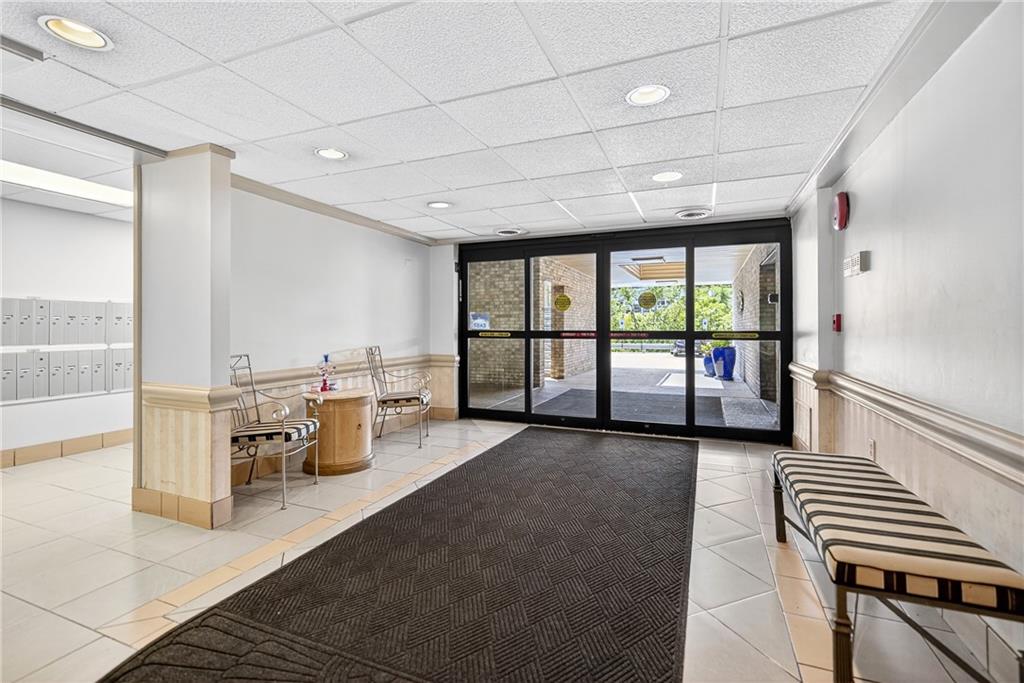 2120 Greentree Road, Unit 610E Pittsburgh, PA 15220 - Photo 22 of 23 a lobby with furniture and large window