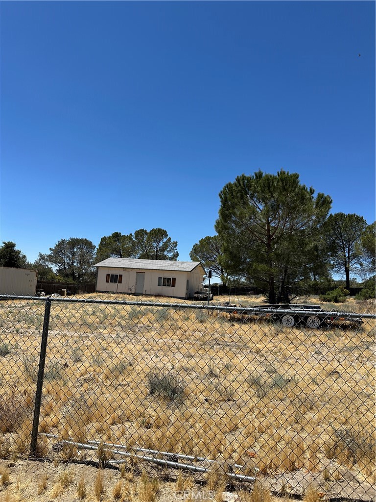37380 Bohlen Road Anza, CA 92539 - Photo 8 of 10 a view of a houses with a yard