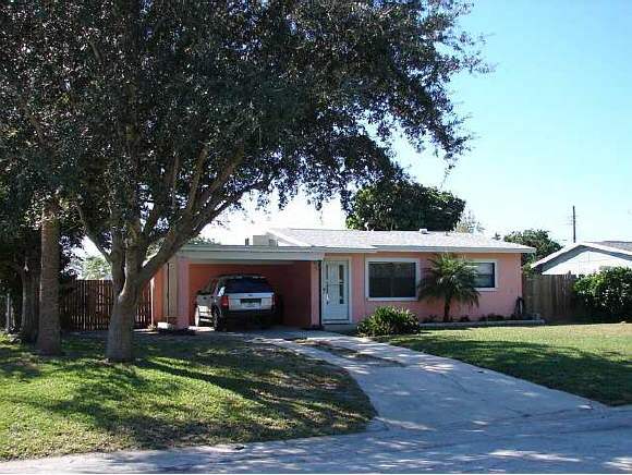 2115 Nottingham Road Melbourne, FL 32935 - Photo 1 of 4 Primary Photo