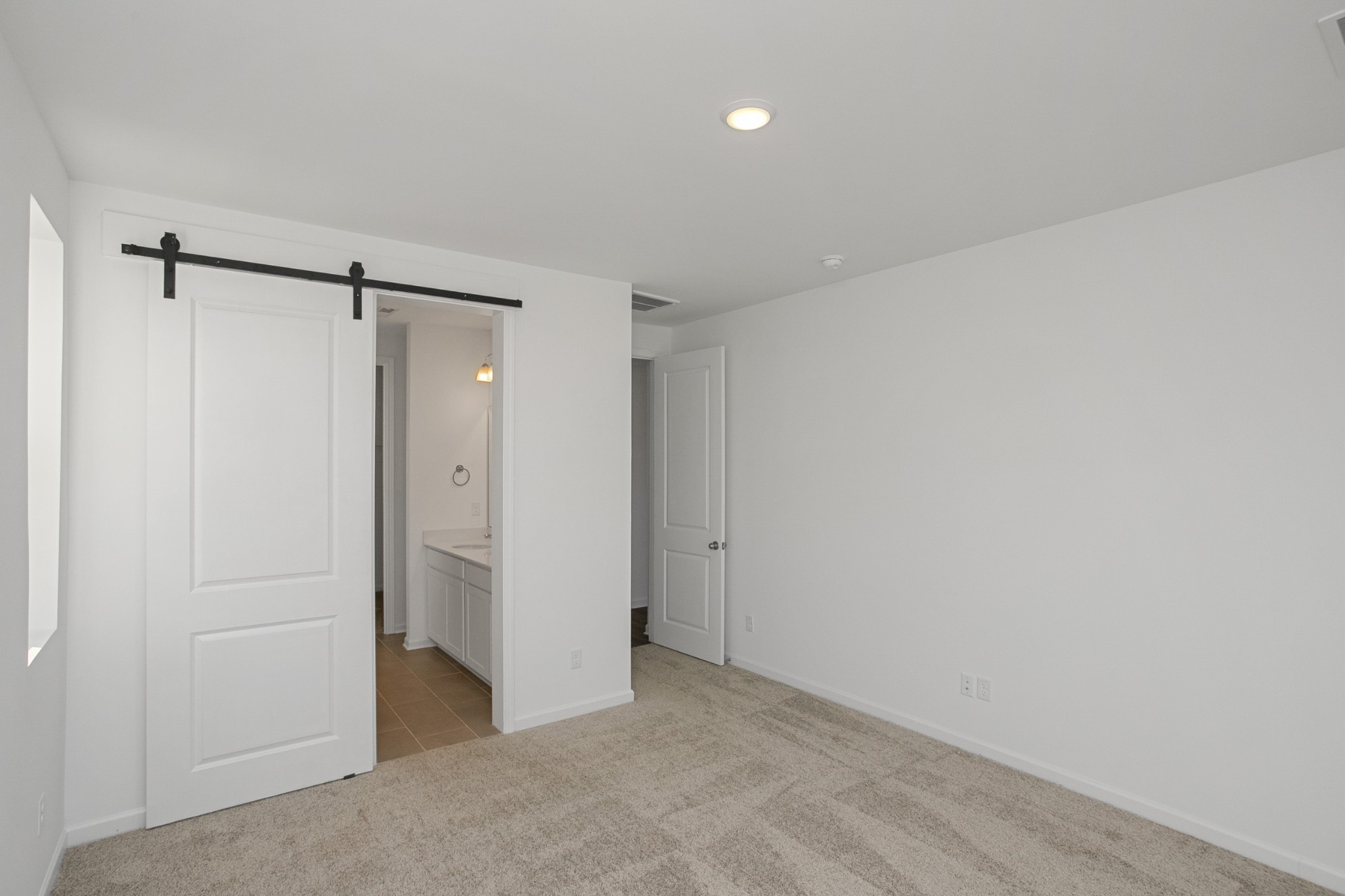 604 Maple Bend Dickson, TN 37055 - Photo 26 of 39 a view of a room with closet area