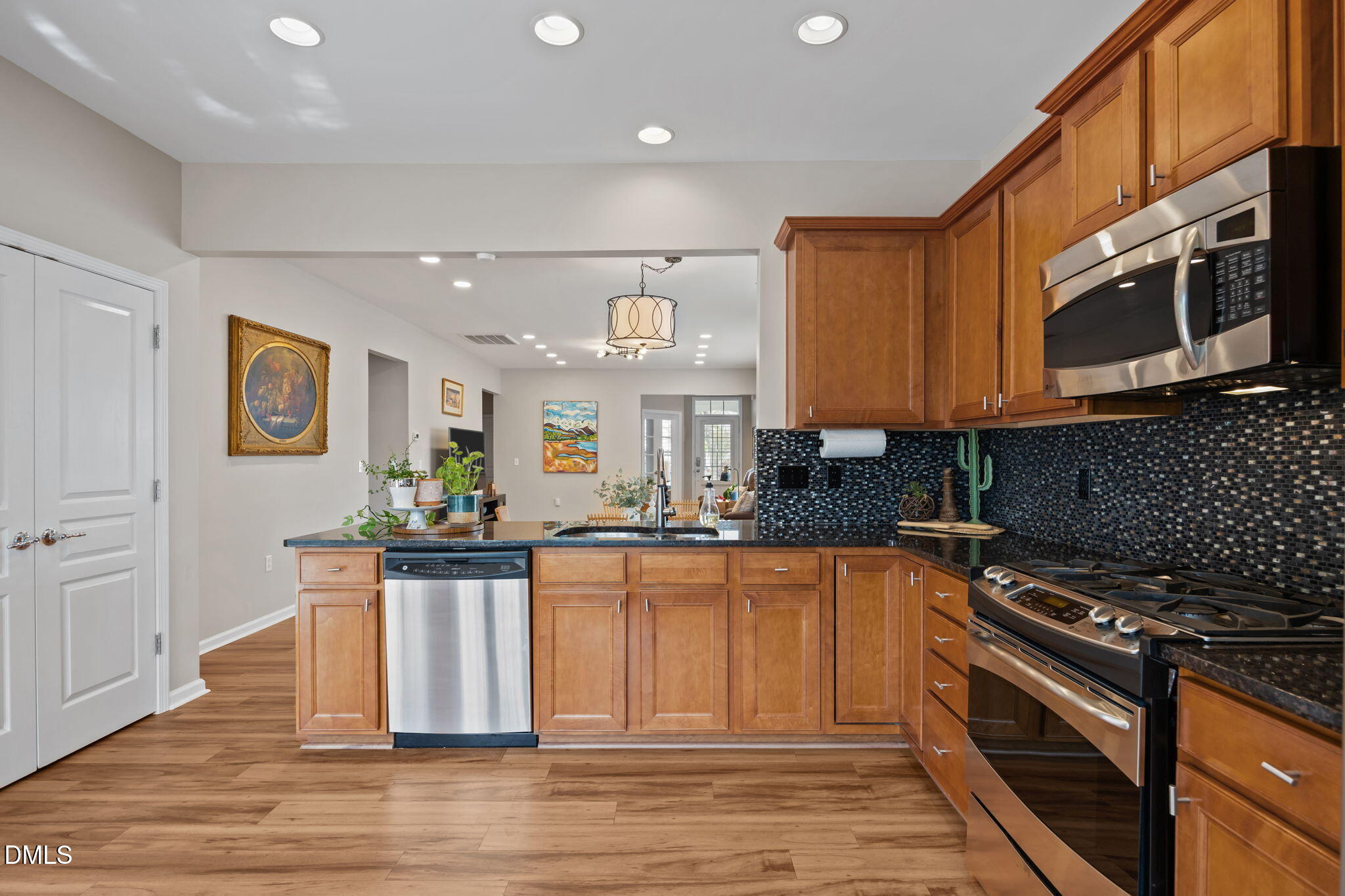 564 Tomkins Loop Cary, NC 27519 - Photo 16 of 36 Kitchen