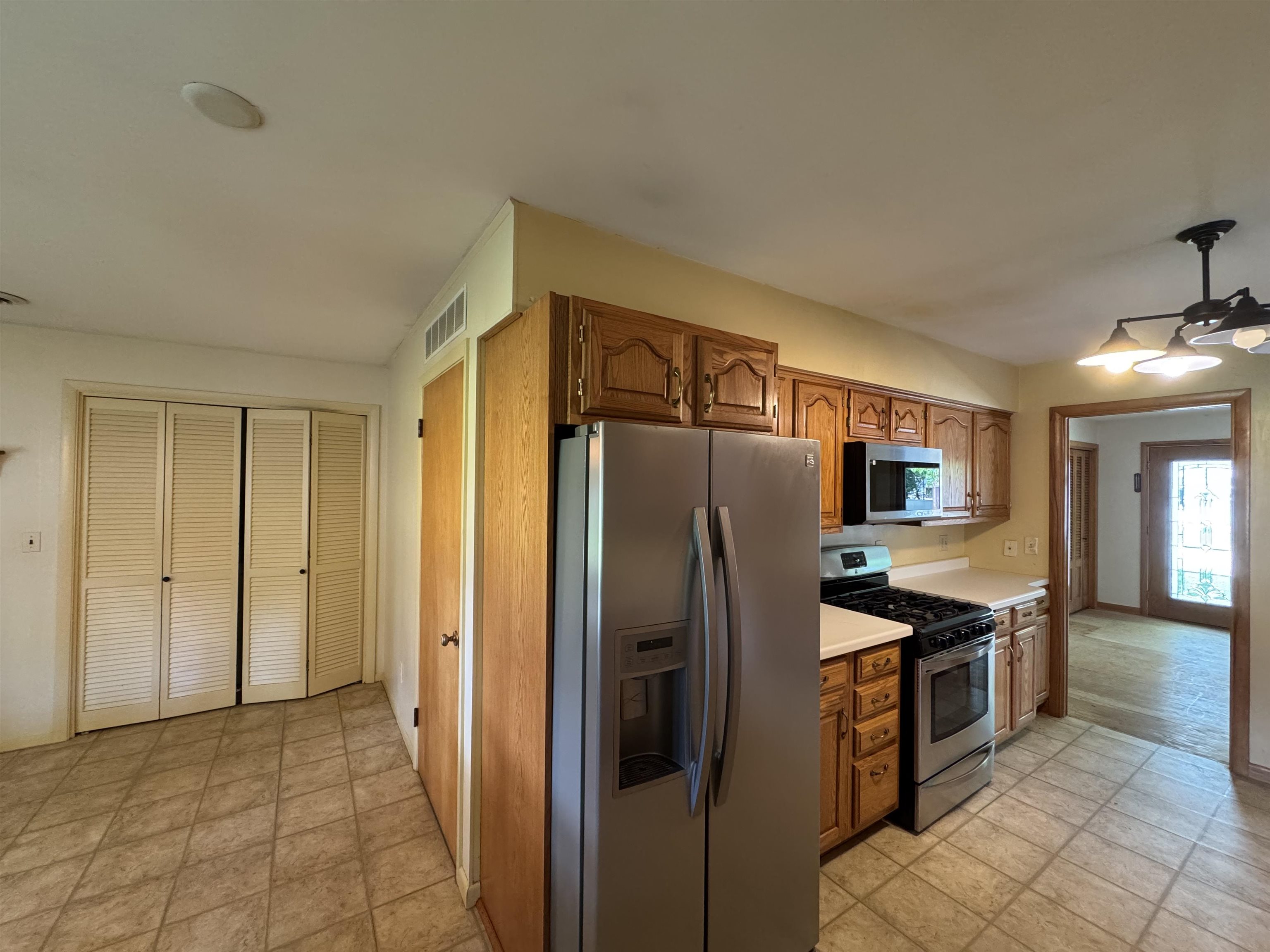 534 Demarest Avenue Waupaca, WI 54981 - Photo 3 of 21