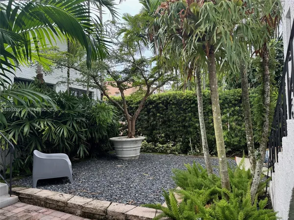 $1,950 | 1015 Genoa Street, Unit 2, Coral Gables, FL 33134