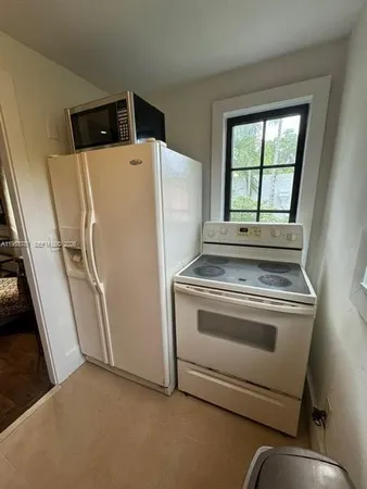 $1,950 | 1015 Genoa Street, Unit 2, Coral Gables, FL 33134