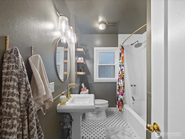 $649,950 | 1301 Oakes Avenue, Everett, WA 98201