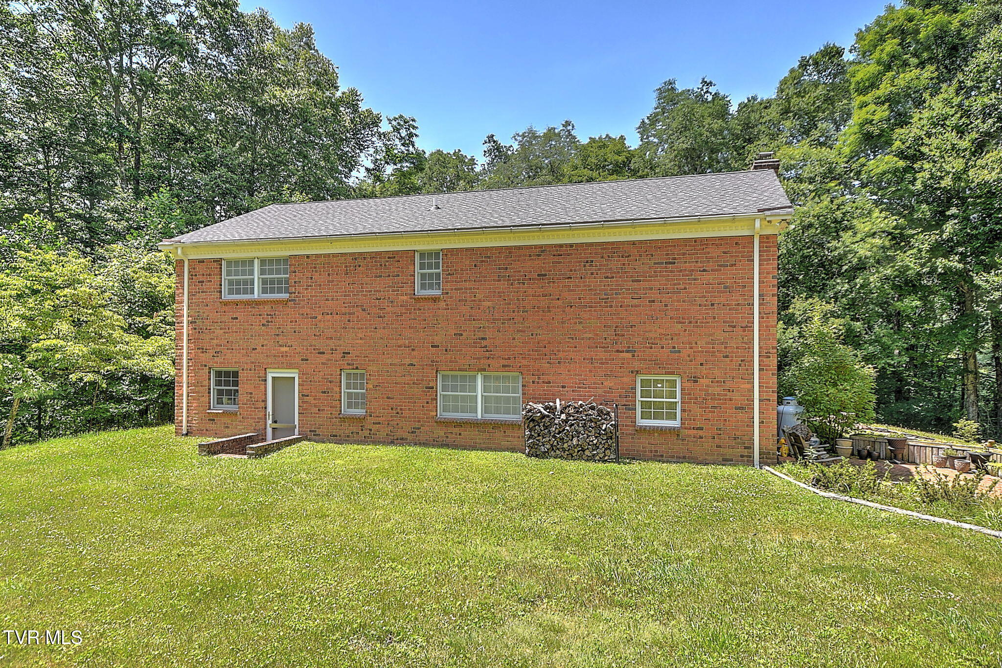 39-web-or-mls-20159 Azen Rd EE-40