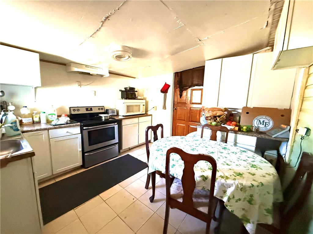 387 Burton Street Nahunta, GA 31553 - Photo 22 of 30 Extra Kitchen unit A