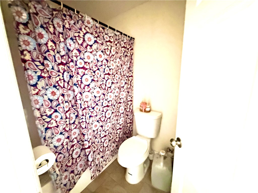 387 Burton Street Nahunta, GA 31553 - Photo 29 of 30 Bathroom unit B